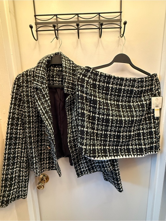Laundry By Shelli Segal Jackets & Blazers - NWT Laundry By Shelli Segal Black And White Tweed Skirt and jacket Size Medium